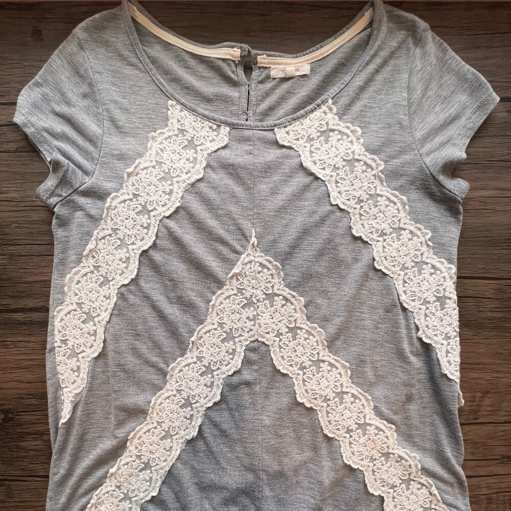 Maurices Patterned Short Sleeve Blouse, Size Medium